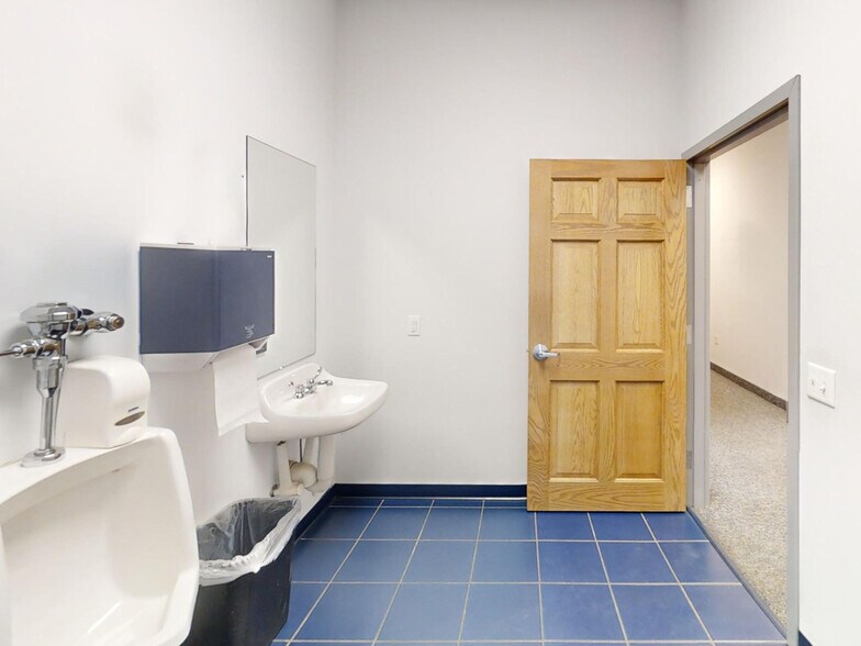 More Photos Of 4805-4809 Atlantic Ave, Erie Warehouse For Lease