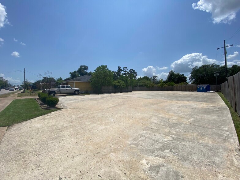 More Photos Of 2401 N 16th St, Orange Land For Sale