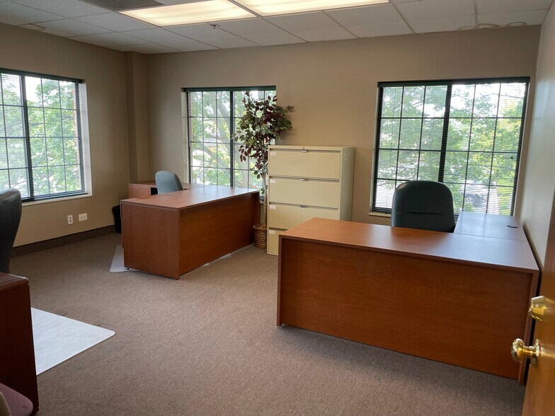 More Photos Of 17W662 Butterfield Rd, Oakbrook Terrace Business Park For Lease