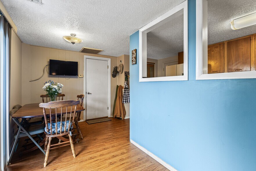 More Photos Of 310 S McCune St, Pilot Knob Hotel For Sale