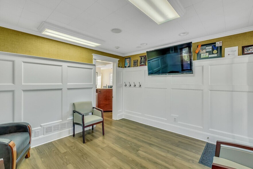 More Photos Of 245 Bay Shore Rd, Bay Shore Medical For Lease