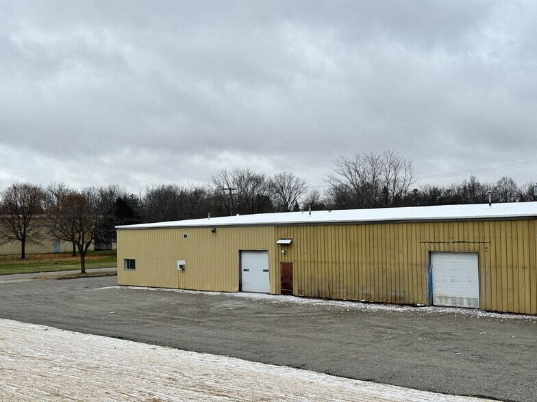 More Photos Of 848 E Commercial Ave, Whitewater Manufacturing For Sale