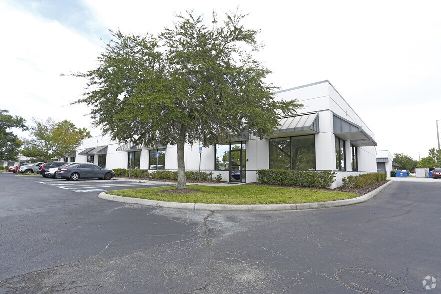 More Photos Of 4033 Tampa Rd, Oldsmar Office For Lease