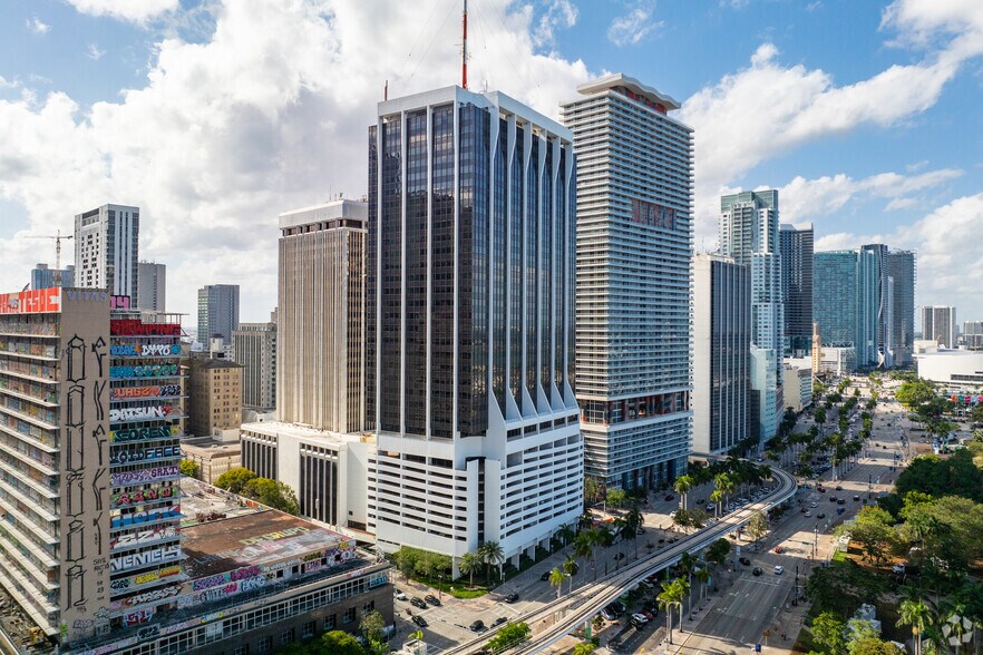 Primary Photo Of 2 S Biscayne Blvd, Miami Office Residential For Lease