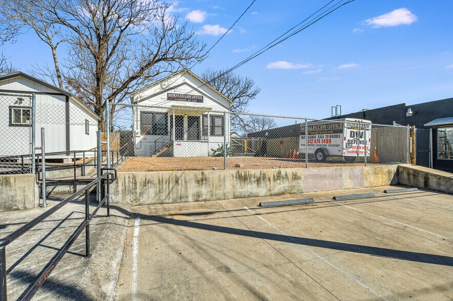 More Photos Of 1007 E 7th St, Austin Storefront Retail Office For Lease