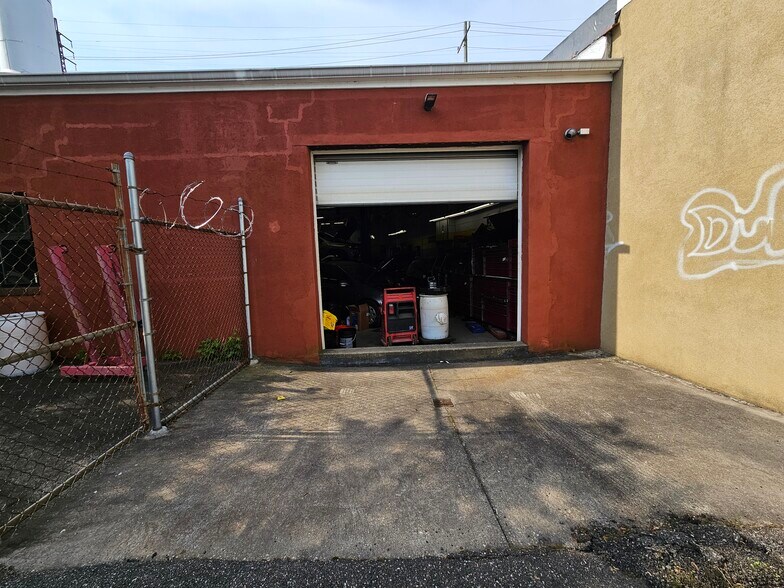 More Photos Of 831 Brooklyn Ave, Baldwin General Retail For Sale