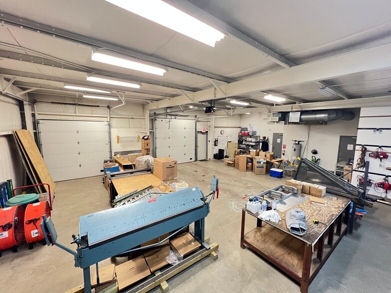 More Photos Of 4055 Championship Dr, Indianapolis Warehouse For Lease