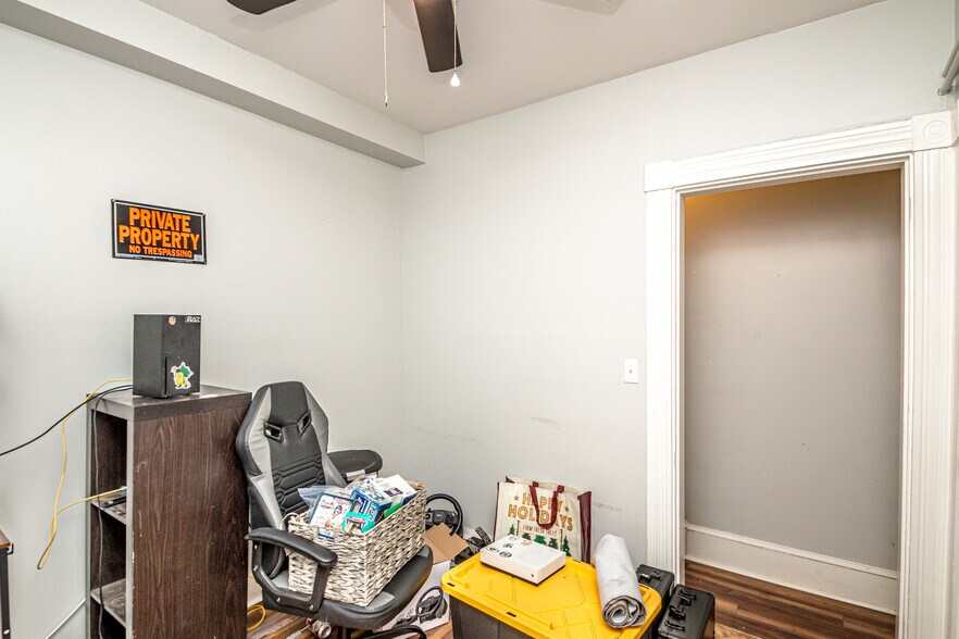 More Photos Of 12 Middle St, Lancaster Flex For Sale