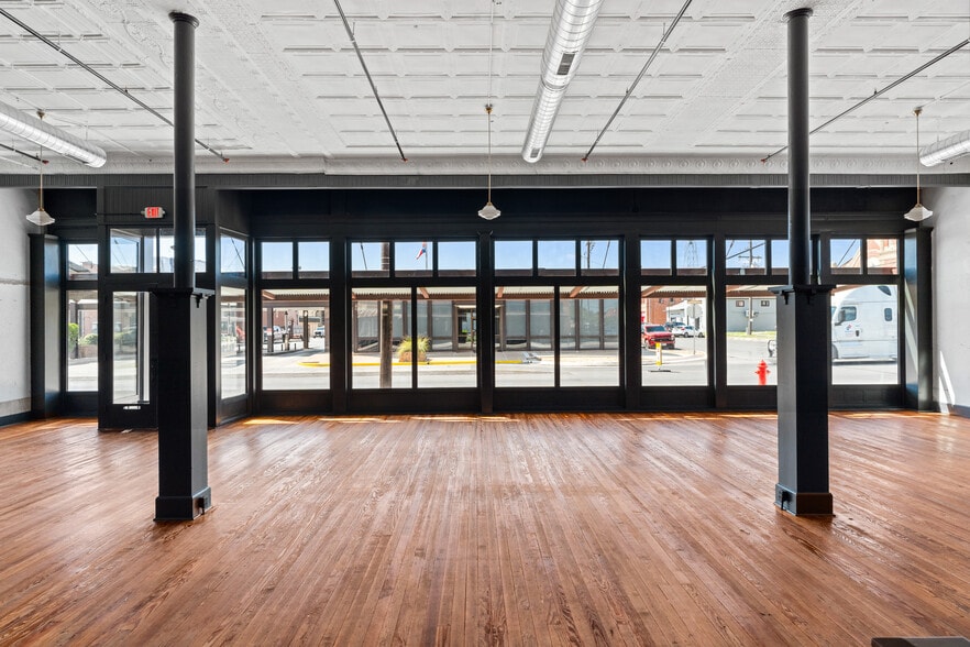 More Photos Of 119 W San Antonio St, Lockhart Storefront Retail Office For Sale