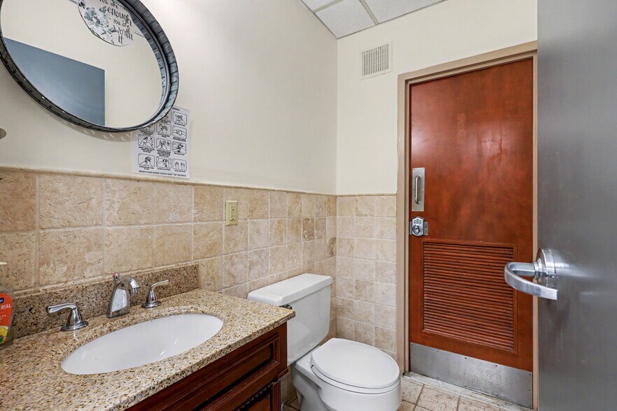 More Photos Of 7 Riversville Rd, Greenwich Medical For Lease
