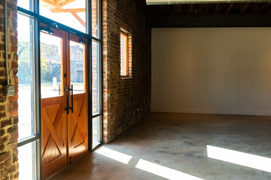 More Photos Of 416 3rd St, Petersburg Loft Creative Space For Lease