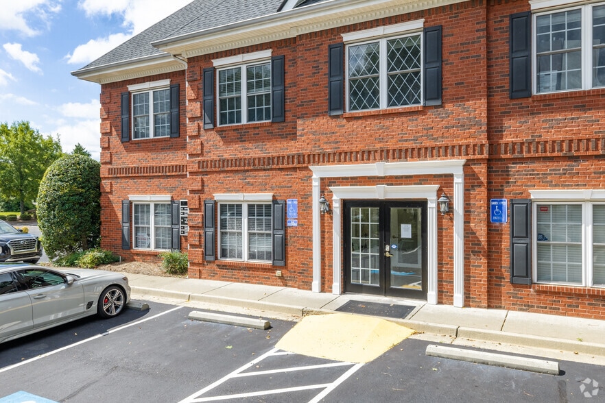 More Photos Of 1290 Kennestone Cir, Marietta Unknown For Lease
