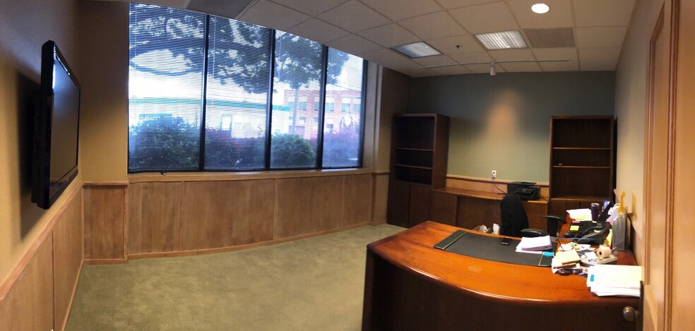 More Photos Of 2111 Livingston St, Oakland Office For Lease