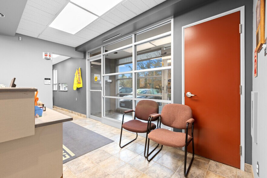 More Photos Of 135 Walgreen Rd, Ottawa Office For Lease