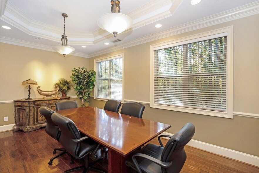 More Photos Of 3535 Roswell Rd, Marietta Office Residential For Lease