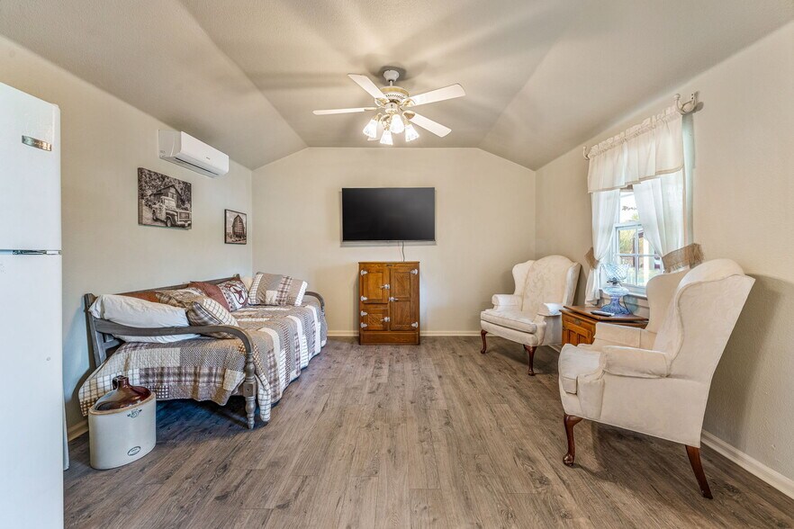 More Photos Of 1321 N FM 56, Glen Rose Trailer Camper Park For Sale