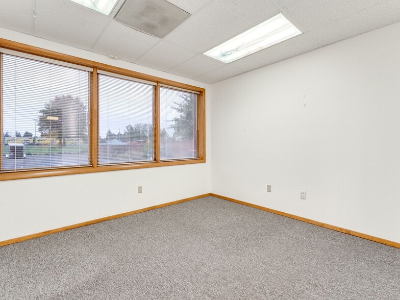 More Photos Of 2275 NE McDaniel Ln, Mcminnville Office For Lease