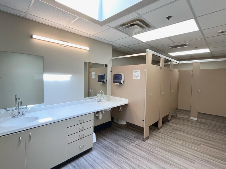 More Photos Of 307 Southgate Ct, Brentwood Medical For Lease
