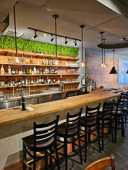 More Photos Of 783 Queen St W, Toronto General Retail For Sale