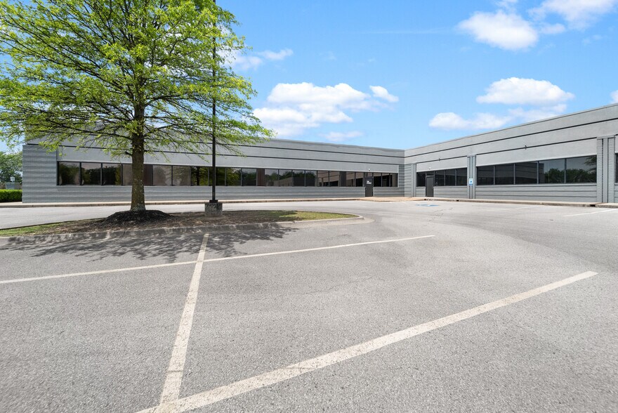 More Photos Of 210 SE 34th St, Bentonville Office For Sale