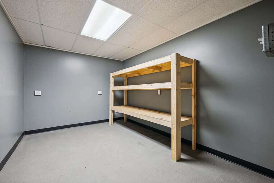 More Photos Of 15 Walnut St, Coshocton Warehouse For Sale