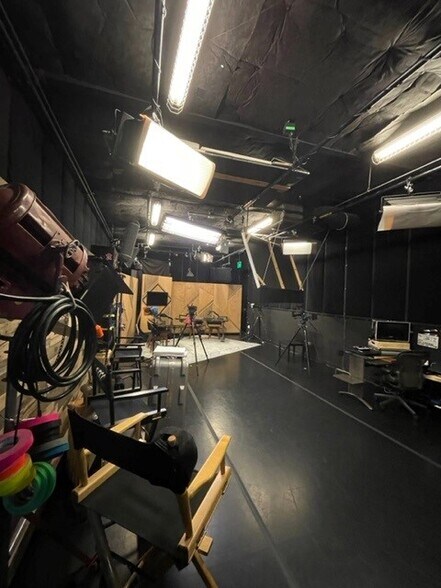 More Photos Of 835 N Seward St, Los Angeles Loft Creative Space For Lease