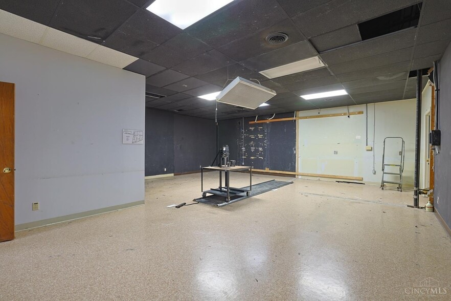 More Photos Of 2108 Central Pky, Cincinnati Loft Creative Space For Sale