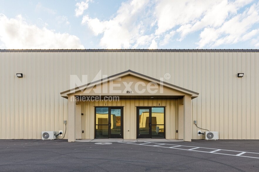 More Photos Of 950 S Regional Park Rd, Hurricane Industrial For Sale