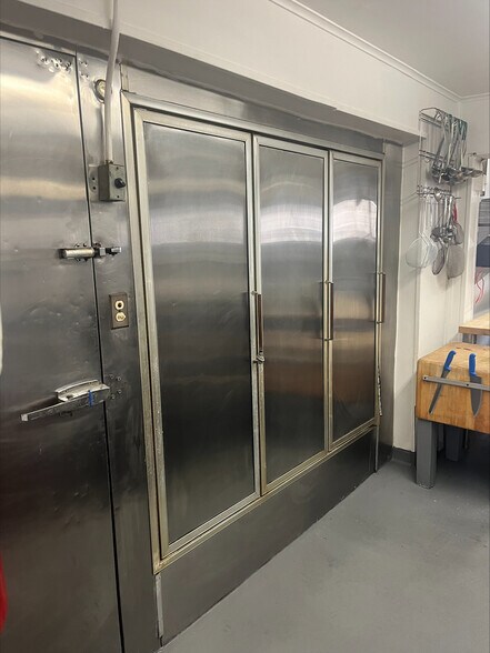 More Photos Of 429 Canada St, Lake George Restaurant For Sale