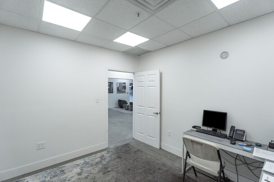 More Photos Of 3520 Old Metro Pky, Fort Myers Warehouse For Lease