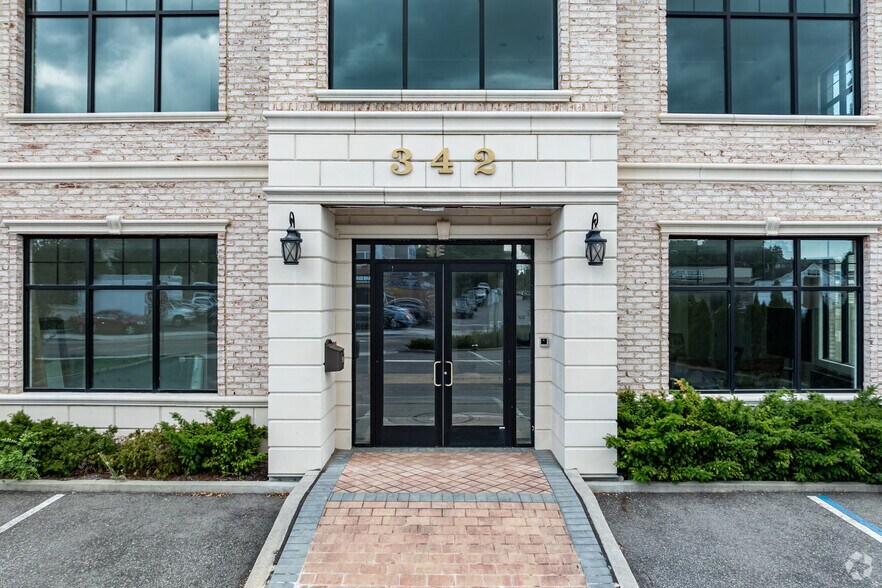 More Photos Of 342 Post Ave, Westbury Office For Lease