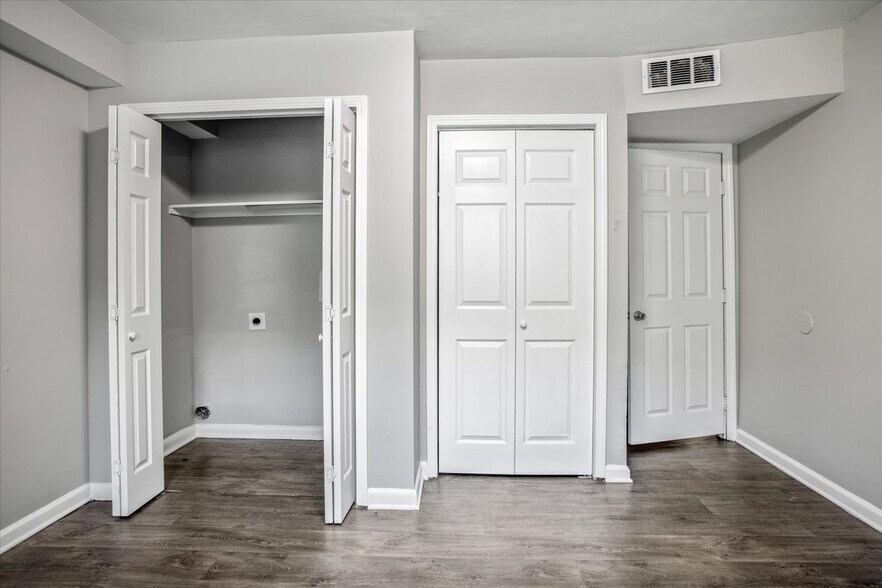 More Photos Of 126 Walton Ferry Rd, Hendersonville Apartments For Sale