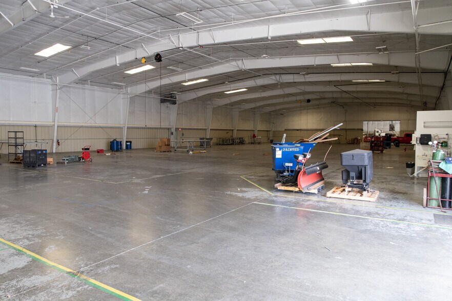 More Photos Of 16500 Vincennes Ave, South Holland Warehouse For Sale