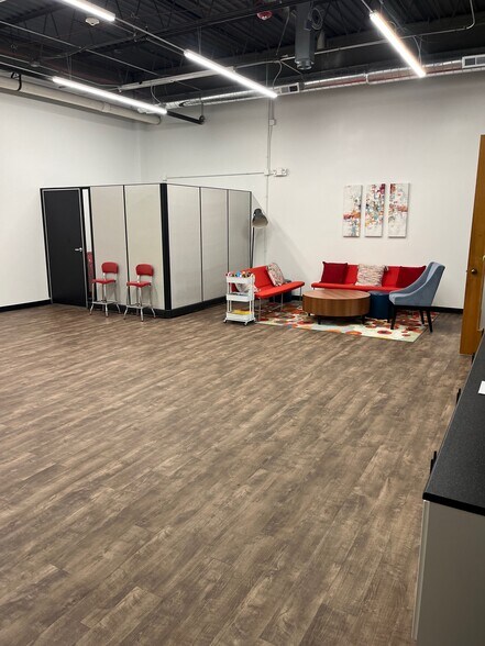 More Photos Of 2600 Warrenville Rd, Downers Grove Office For Lease