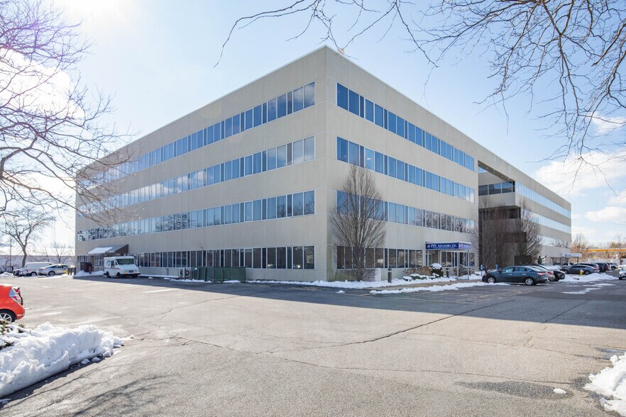 More Photos Of 4250 Veterans Memorial Hwy, Holbrook Office For Sale