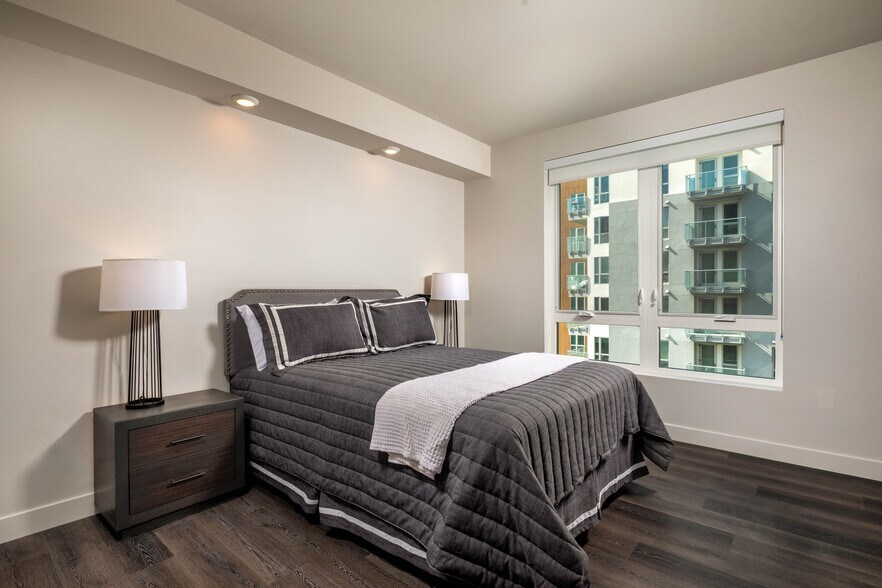 More Photos Of 1340 S Hill St, Los Angeles Apartments For Lease