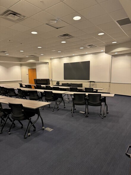 More Photos Of 3001 W Tech Blvd, Miamisburg Light Distribution For Lease