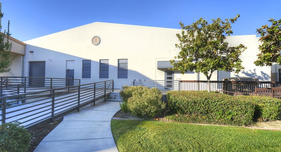 More Photos Of 5012-5116 Dudley Blvd, Mcclellan Flex For Lease