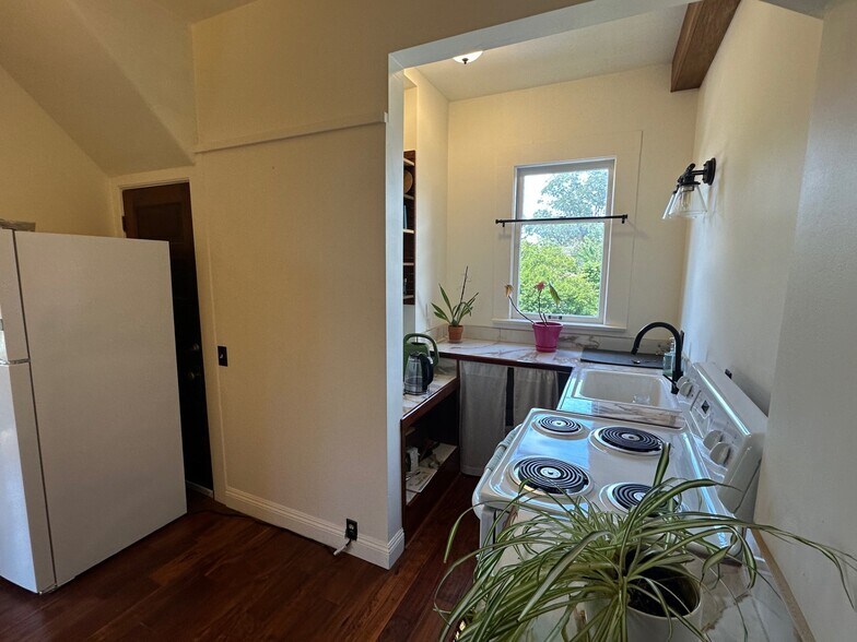 More Photos Of 1369 G St, Arcata Office Residential For Sale
