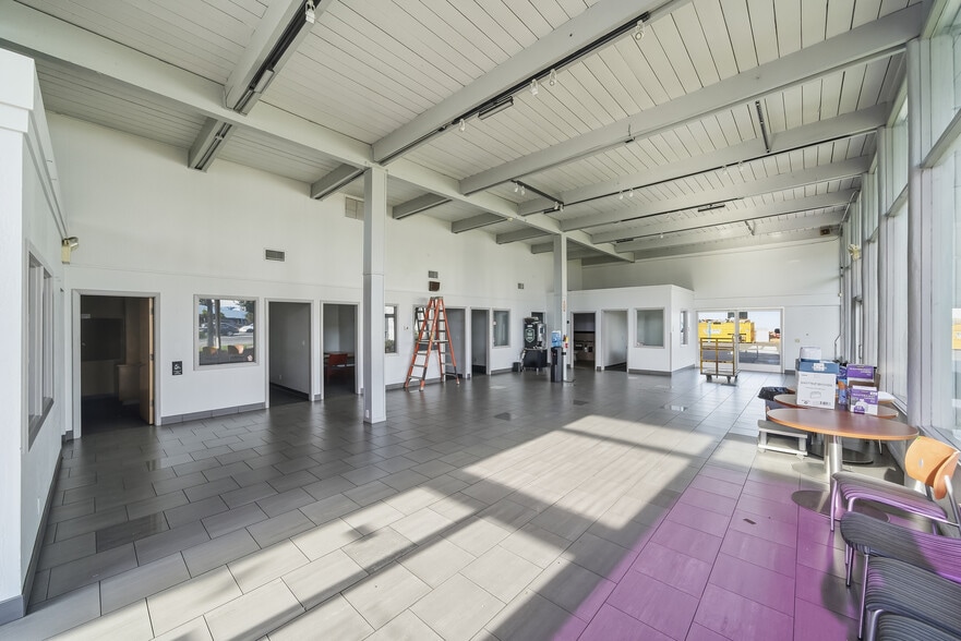 More Photos Of 450 Veterans Blvd, Redwood City Unknown For Lease