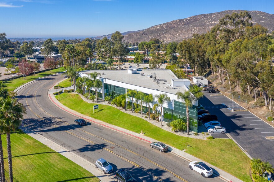 More Photos Of 16955 Via del Campo, San Diego Office For Lease