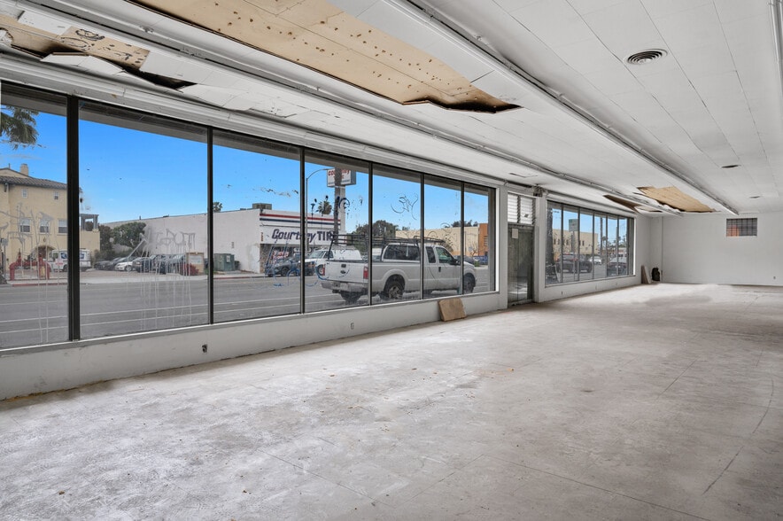 More Photos Of 733 Broadway, Chula Vista Storefront For Sale