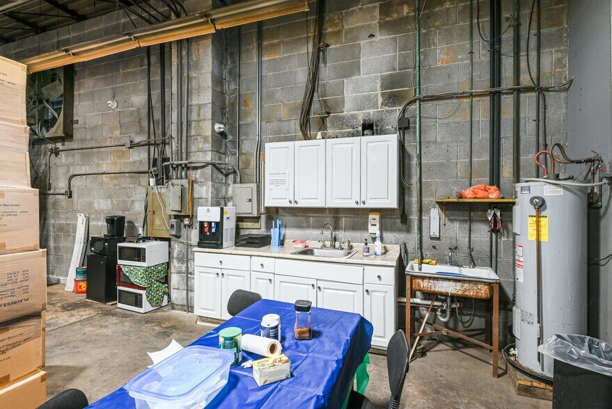 More Photos Of 297 Margaret King Ave, Ringwood Warehouse For Sale