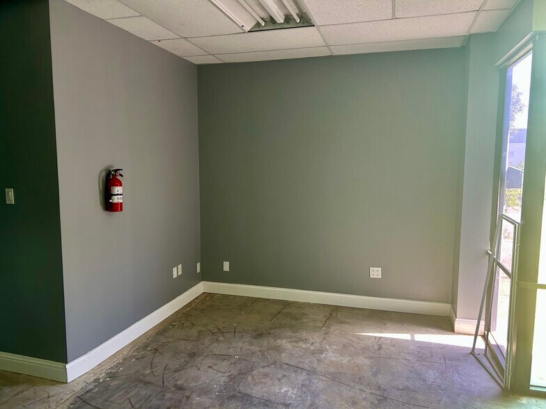 More Photos Of 2429-2458 Walnut Ridge St, Dallas Light Manufacturing For Lease