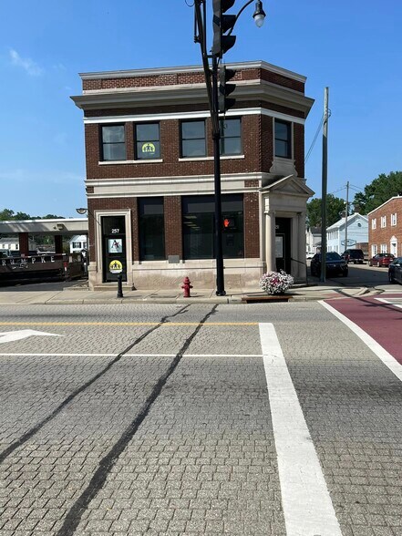 More Photos Of 251 E Main St, Batavia Office For Sale