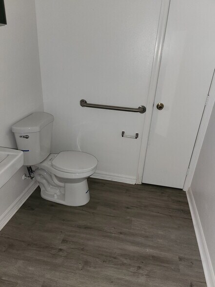 More Photos Of 1740 NE 23rd Ter, Ocala Warehouse For Lease