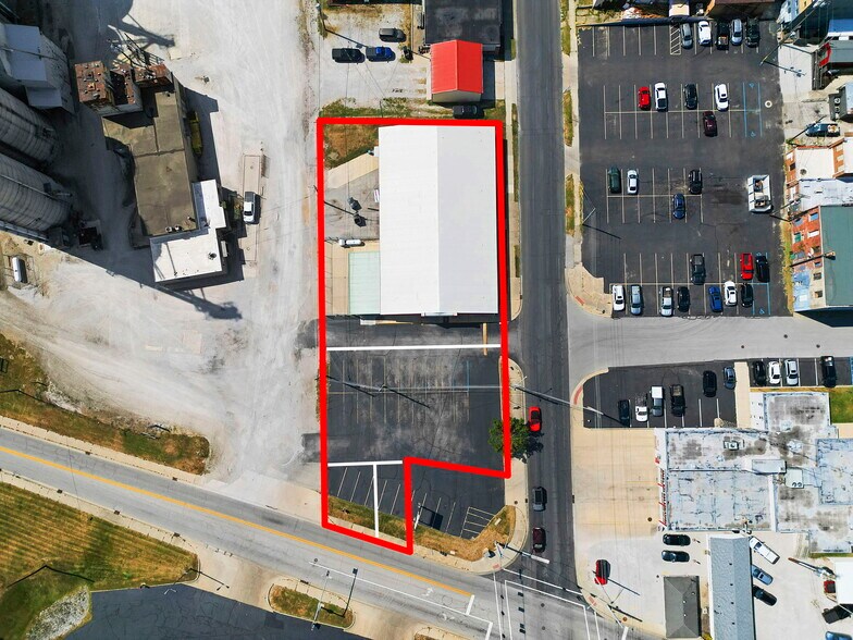 More Photos Of 105 S Forest Ave, Brazil Freestanding For Sale