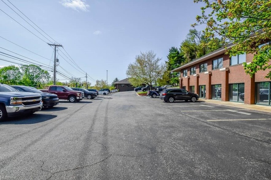 More Photos Of 1375 S Main St, North Canton Office For Sale