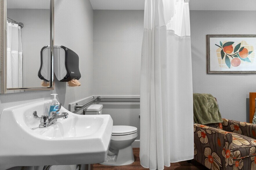 More Photos Of 1930 River Falls Dr, Kingwood Assisted Living For Sale
