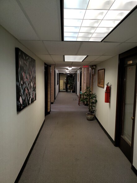 More Photos Of 570 E Northwest Hwy, Des Plaines Office For Sale